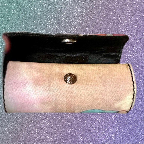 Disney Snow White & Dwarfs Cosmetic Case and Detachable Matching Lipstick Case - Picture 10 of 11